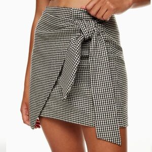 Aritzia Wilfred Wrap-Front Skirt (Cream/Black Houndstooth)